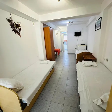 несебър, къща със под наем с баня, тоалетна и тераса само на 400метра от двата плажа в *