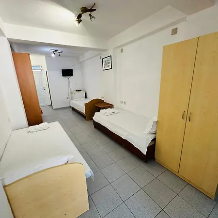 несебър, къща със под наем с баня, тоалетна и тераса само на 400метра от двата плажа в * Nesebyr