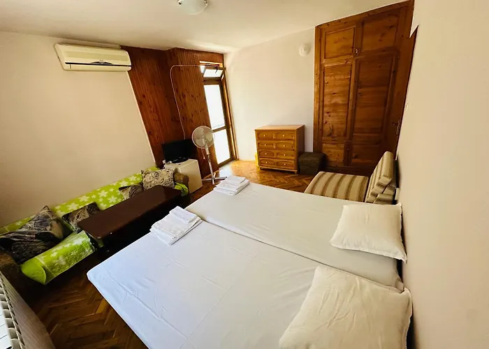 несебър, къща със под наем с баня, тоалетна и тераса само на 400метра от двата плажа в Privat bolig Nessebar