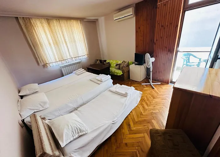 несебър, къща със под наем с баня, тоалетна и тераса само на 400метра от двата плажа в