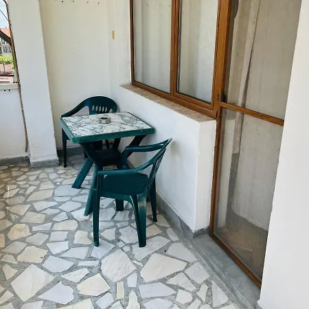 несебър, къща със под наем с баня, тоалетна и тераса само на 400метра от двата плажа в Séjour chez l'habitant Nessebar