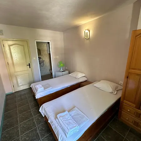 Ubytování v soukromí несебър, къща със под наем с баня, тоалетна и тераса само на 400метра от двата плажа в