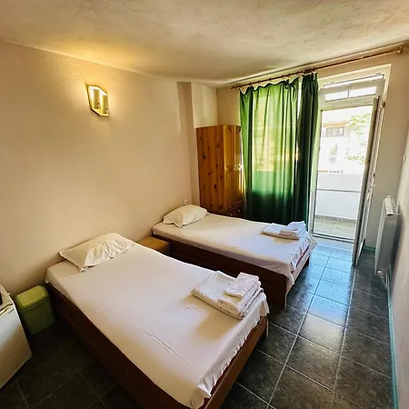 несебър, къща със под наем с баня, тоалетна и тераса само на 400метра от двата плажа в Ubytování v soukromí