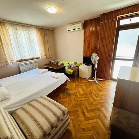 несебър, къща със под наем с баня, тоалетна и тераса само на 400метра от двата плажа в Ubytování v soukromí Nesebar