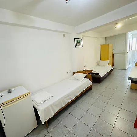 несебър, къща със под наем с баня, тоалетна и тераса само на 400метра от двата плажа в * Nessebar