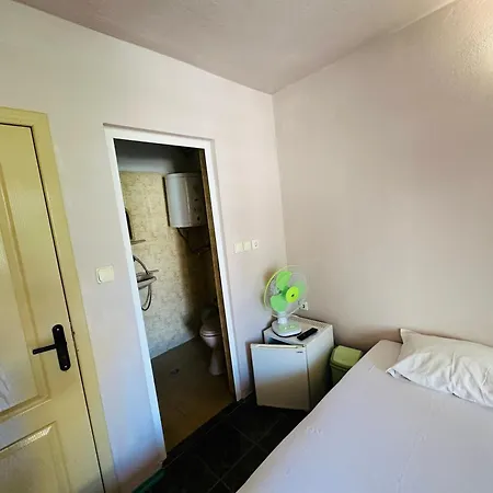 Séjour chez l'habitant несебър, къща със под наем с баня, тоалетна и тераса само на 400метра от двата плажа в *