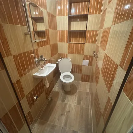 несебър, къща със под наем с баня, тоалетна и тераса само на 400метра от двата плажа в *