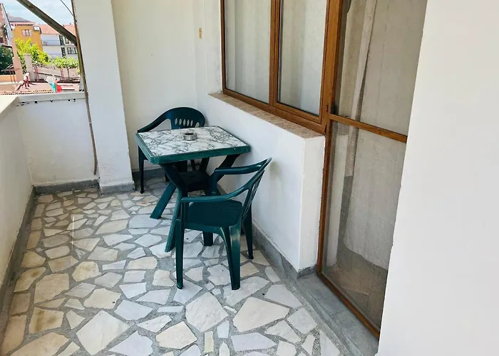 Kesta Sus: Beachside With Private Terraces In Homestay Nesebar