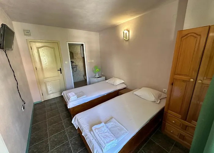 Homestay Kesta Sus: Beachside With Private Terraces In