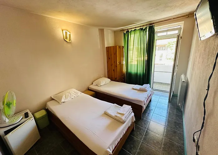 Kesta Sus: Beachside With Private Terraces In Homestay