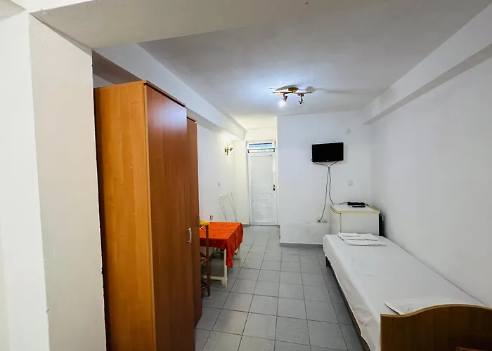 Kesta Sus: Beachside With Private Terraces In Nesebar