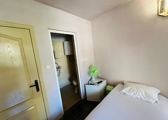 Homestay Kesta Sus: Beachside With Private Terraces In *