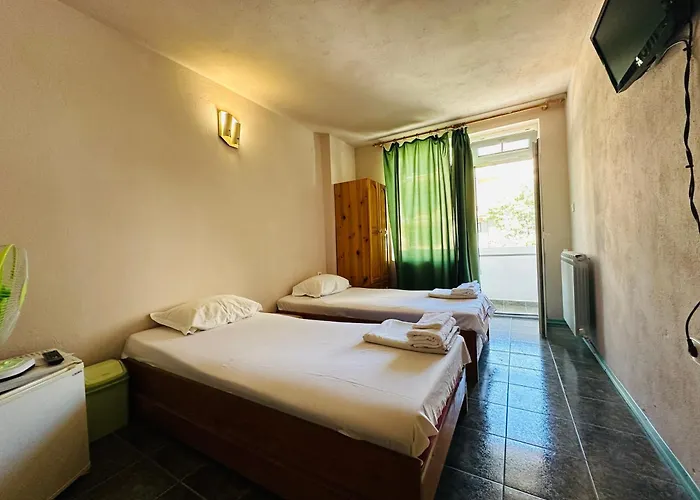 Kesta Sus: Beachside With Private Terraces In Homestay Nesebar